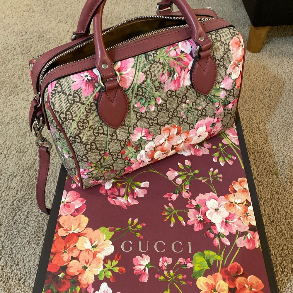 Gucci shoulder/crossbody bag original box!